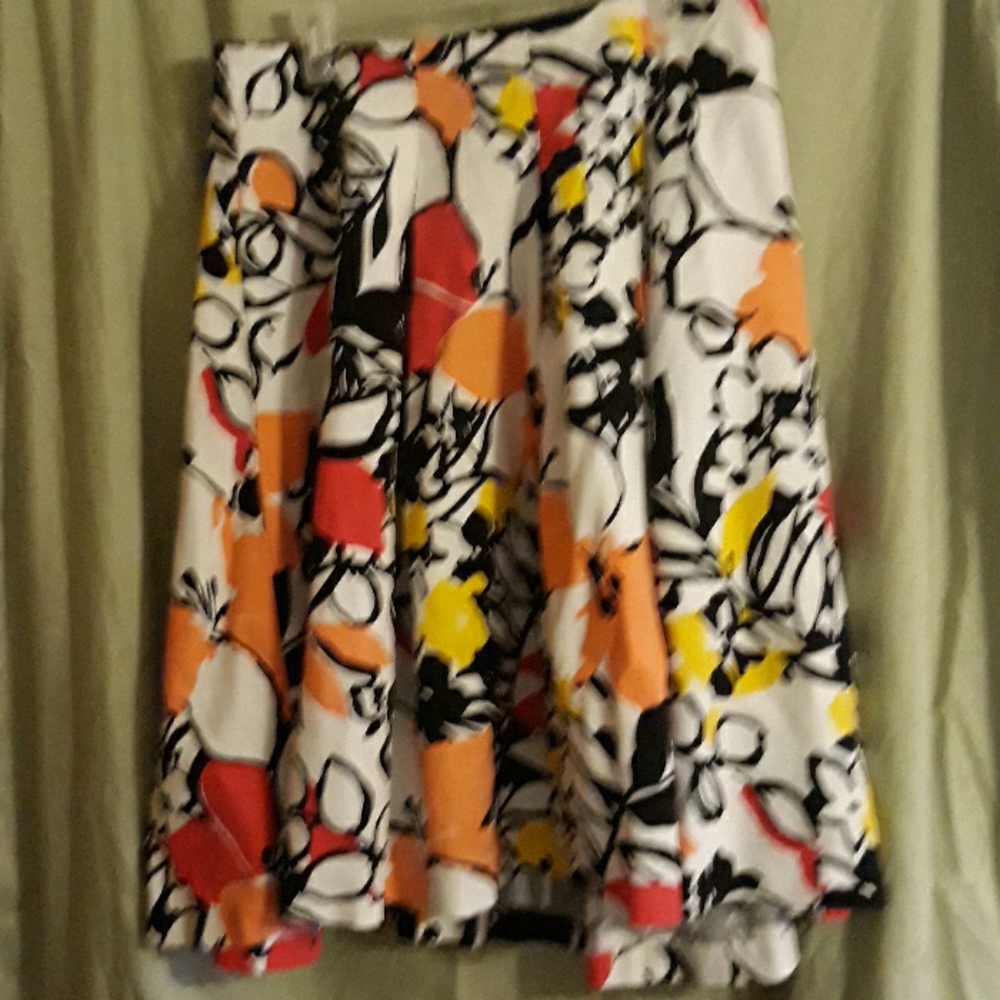 Floral knee length skirt...flares